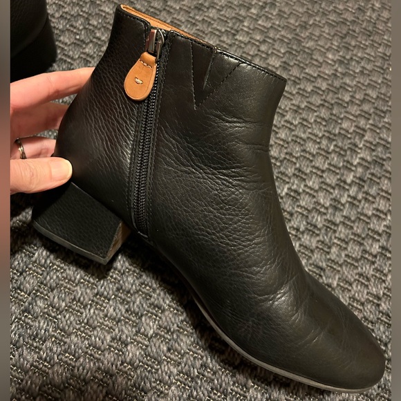 ❌ Gentle Souls by Kenneth Cole Ella bootie - Picture 6 of 10